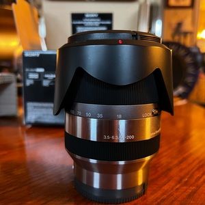 Sony 18-200mm f/3.5-6.3 OSS Lens, EF Mount, Sony Alpha SEL18200 Free Shipping!